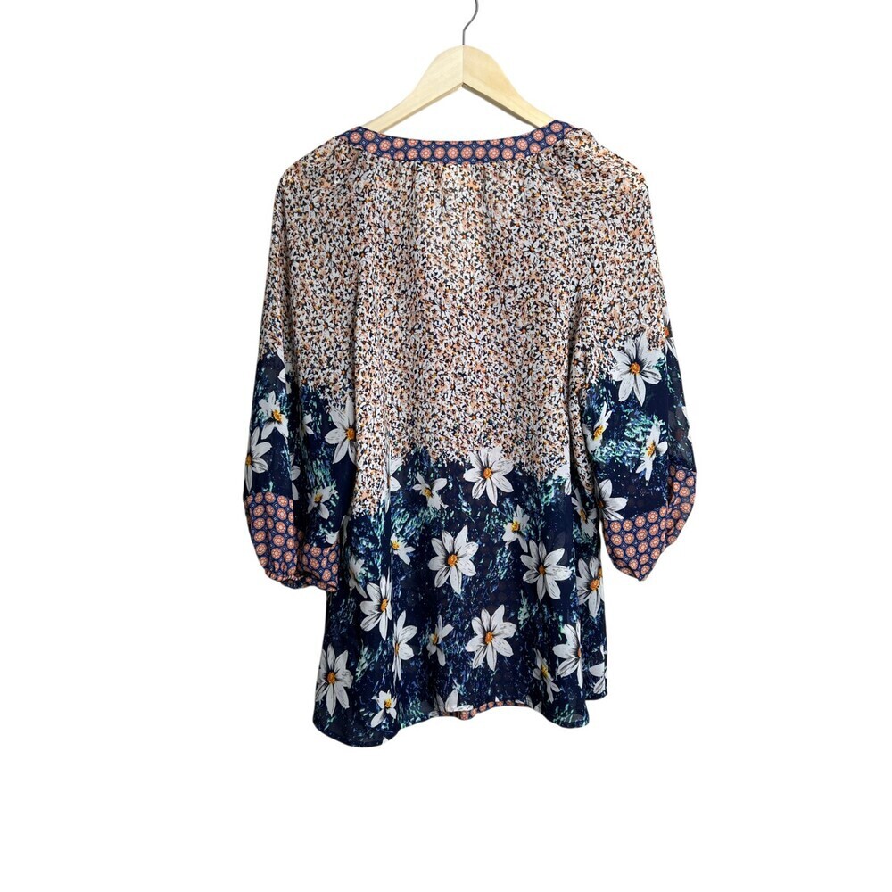 Fig And Flower Floral V-Neck Blouse 1X Short Sleeve Casual Colorful Top - Picture 4 of 4